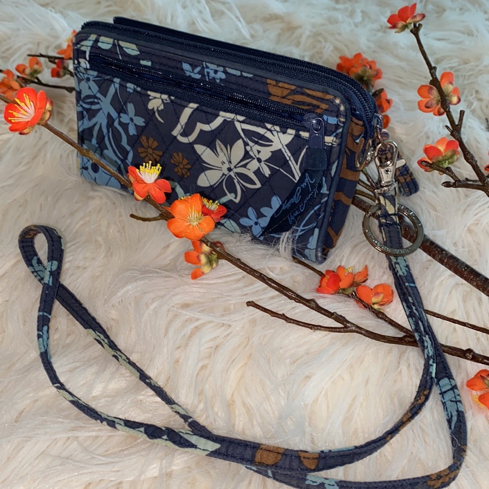 VERA BRADLEY wristlet wallet